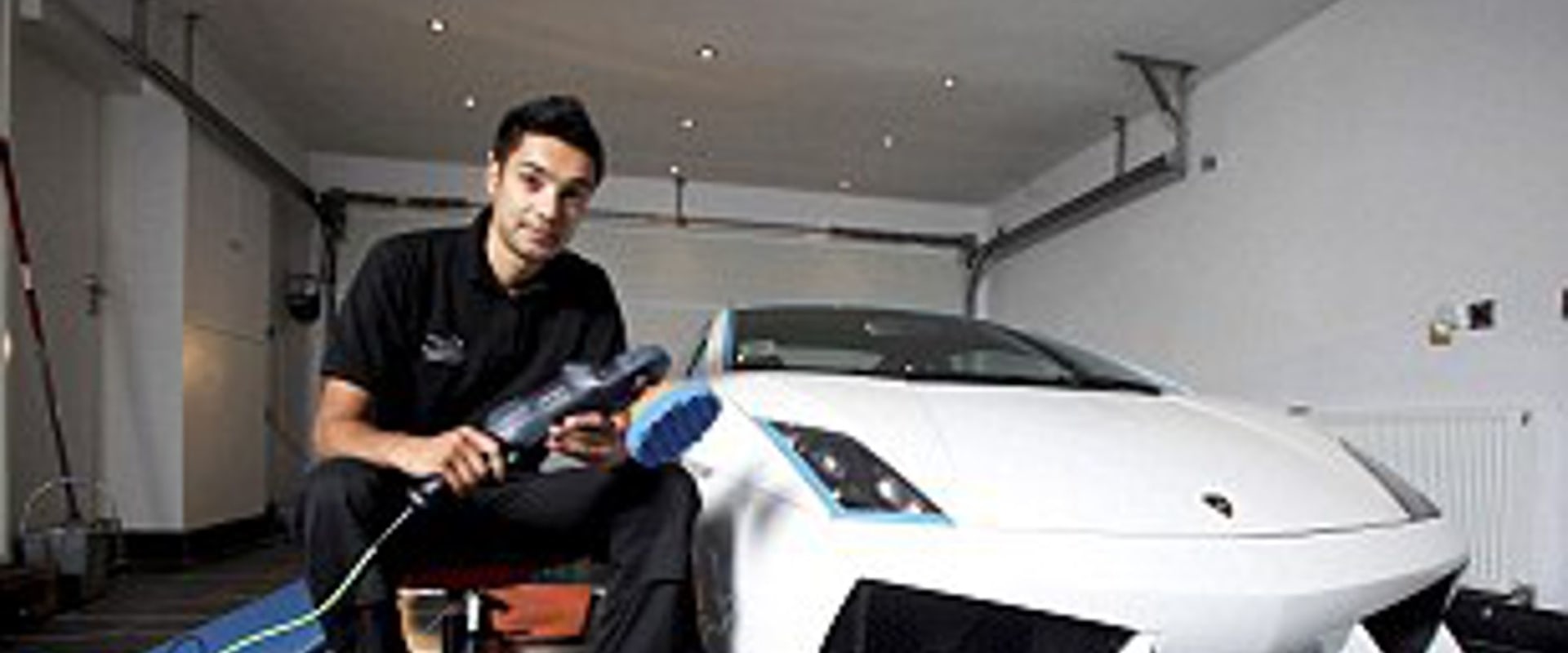 How much do car valeters earn uk?
